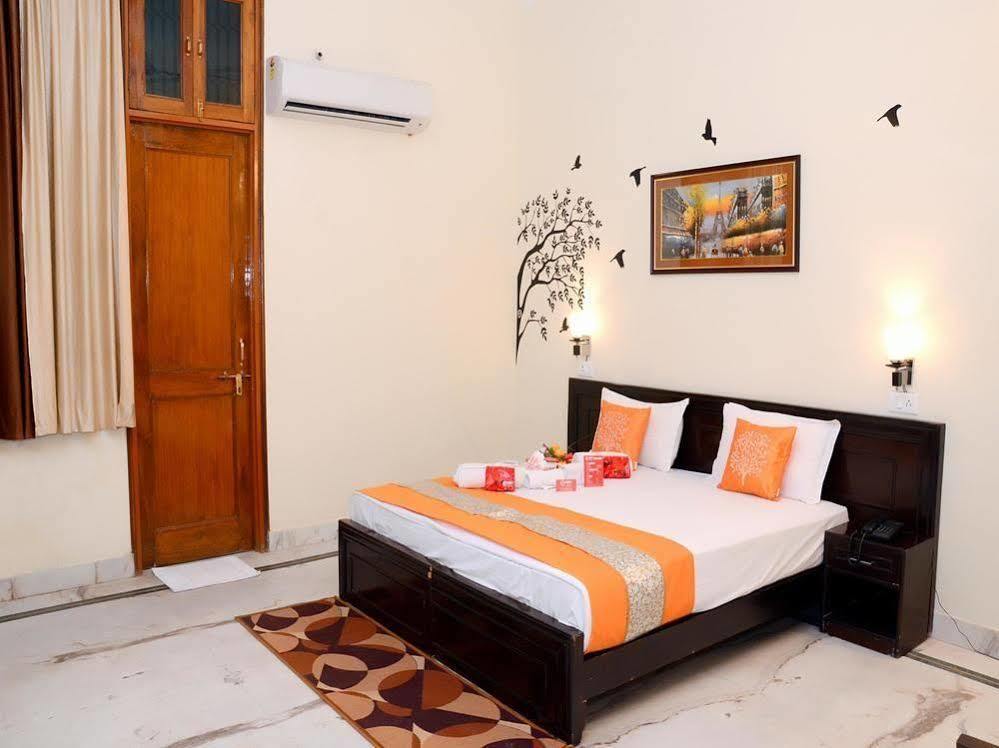 Hotel Oyo Near Jaipuria School 3*