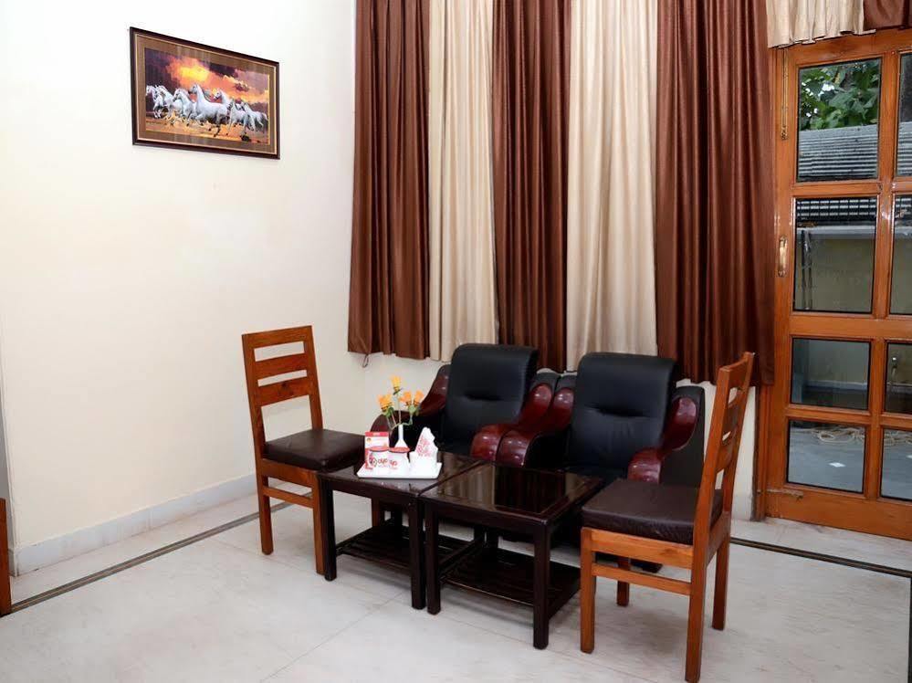 Hotel Oyo Near Jaipuria School Lucknow
