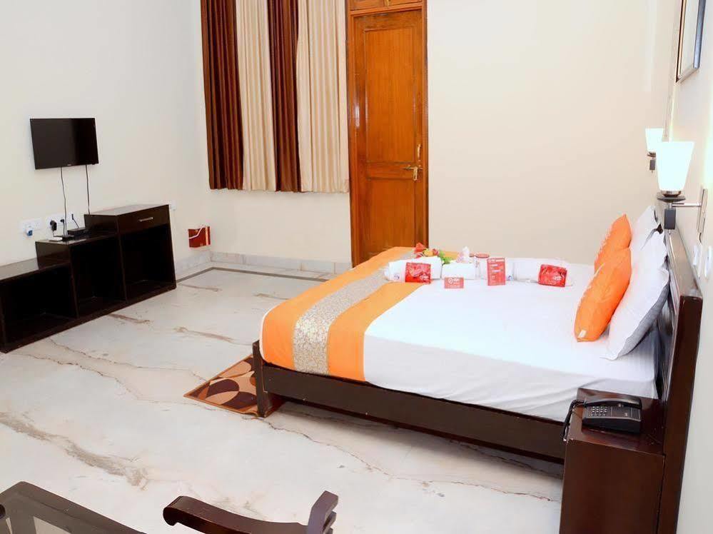 Hotel Oyo Near Jaipuria School 3*